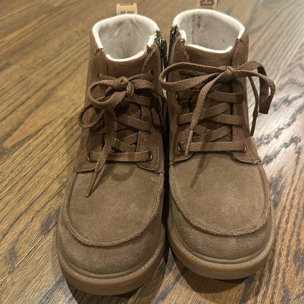 Boys size 3 Ugg boots